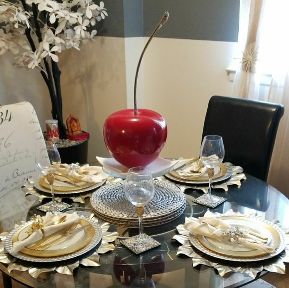 Dinning table set! - Picture 3 of 4